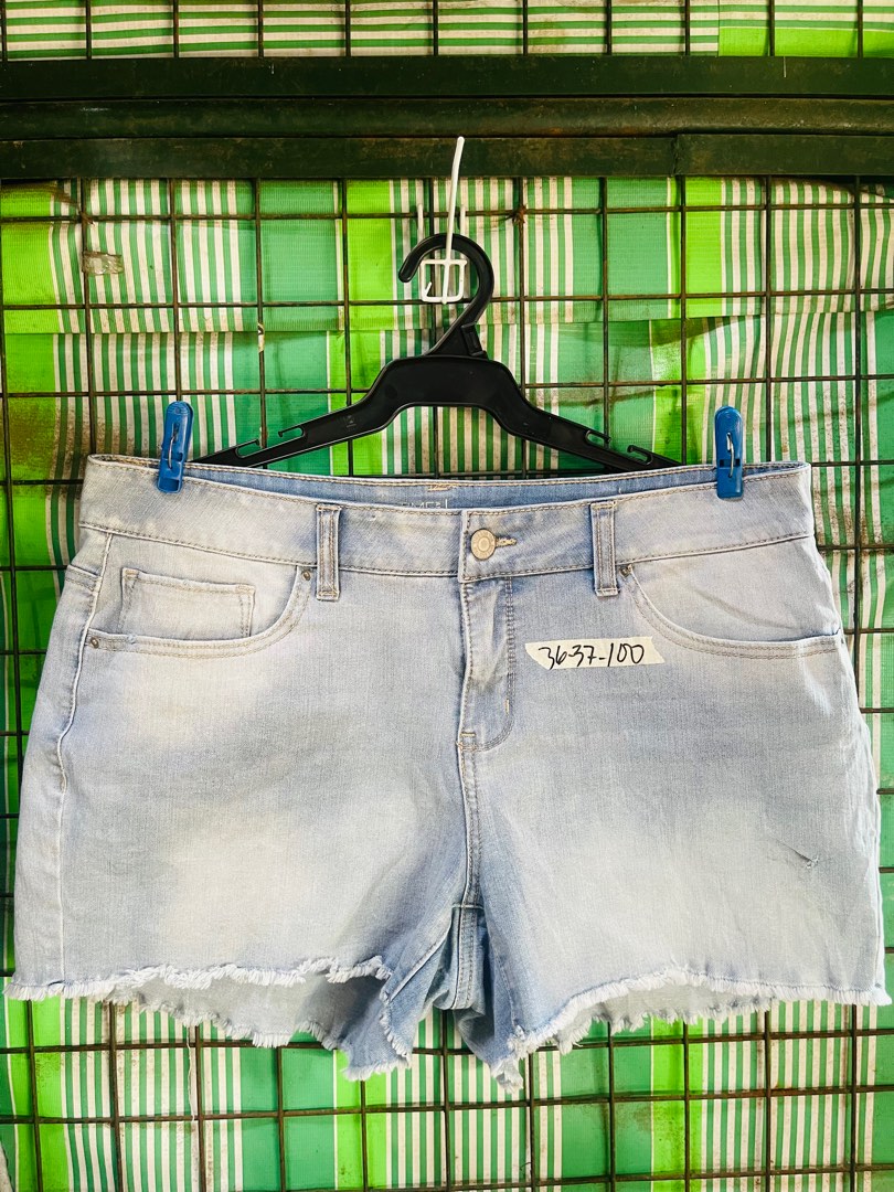 TIME AND TRU BRAND MID WAIST WOMEN SOFT DENIM SHORT Women s