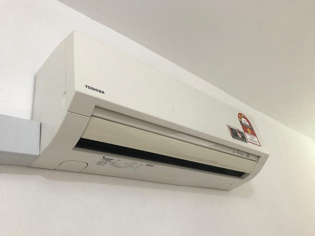 Toshiba aircond 1.0hp Good condition, TV & Home Appliances, Air