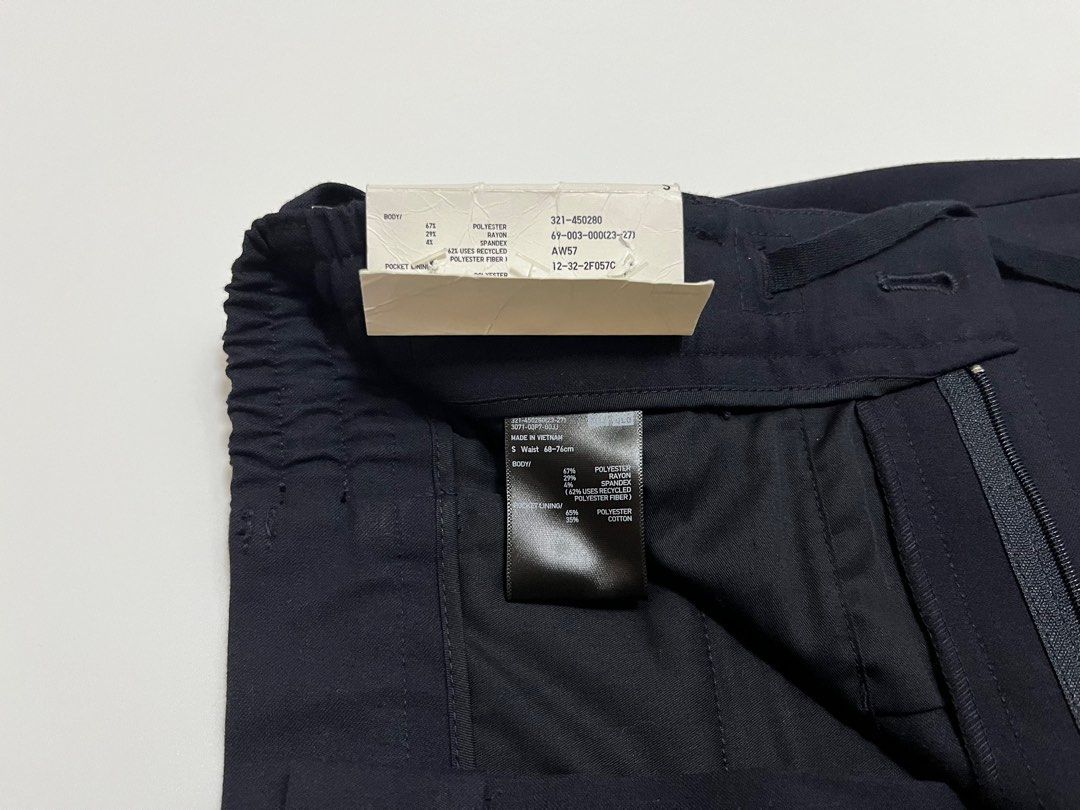 UNIQLO MENS PLEATED TAPERED PANTS, Men's Fashion, Bottoms, Trousers on ...