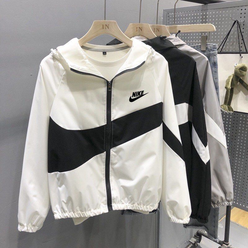 Nike wind shop breaks