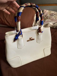 White classy hand bag SECOSANA