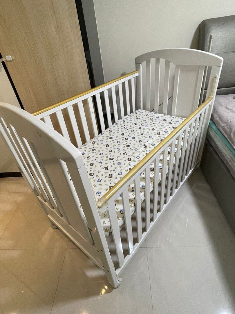 4 in 1 baby cot, Babies & Kids, Baby Nursery & Kids Furniture, Cots