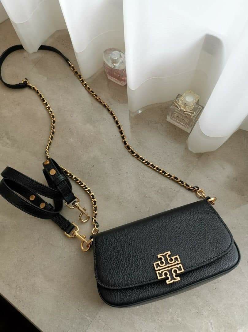 🇺🇲 Authentic Tory Burch Britten Crossbody bag (Category: Luxury Bags & Wallets) located in Santa Cruz. Submitted by janelovebagswatchesshoesph (Listing ID 1217241711, Image 1). Description: .
