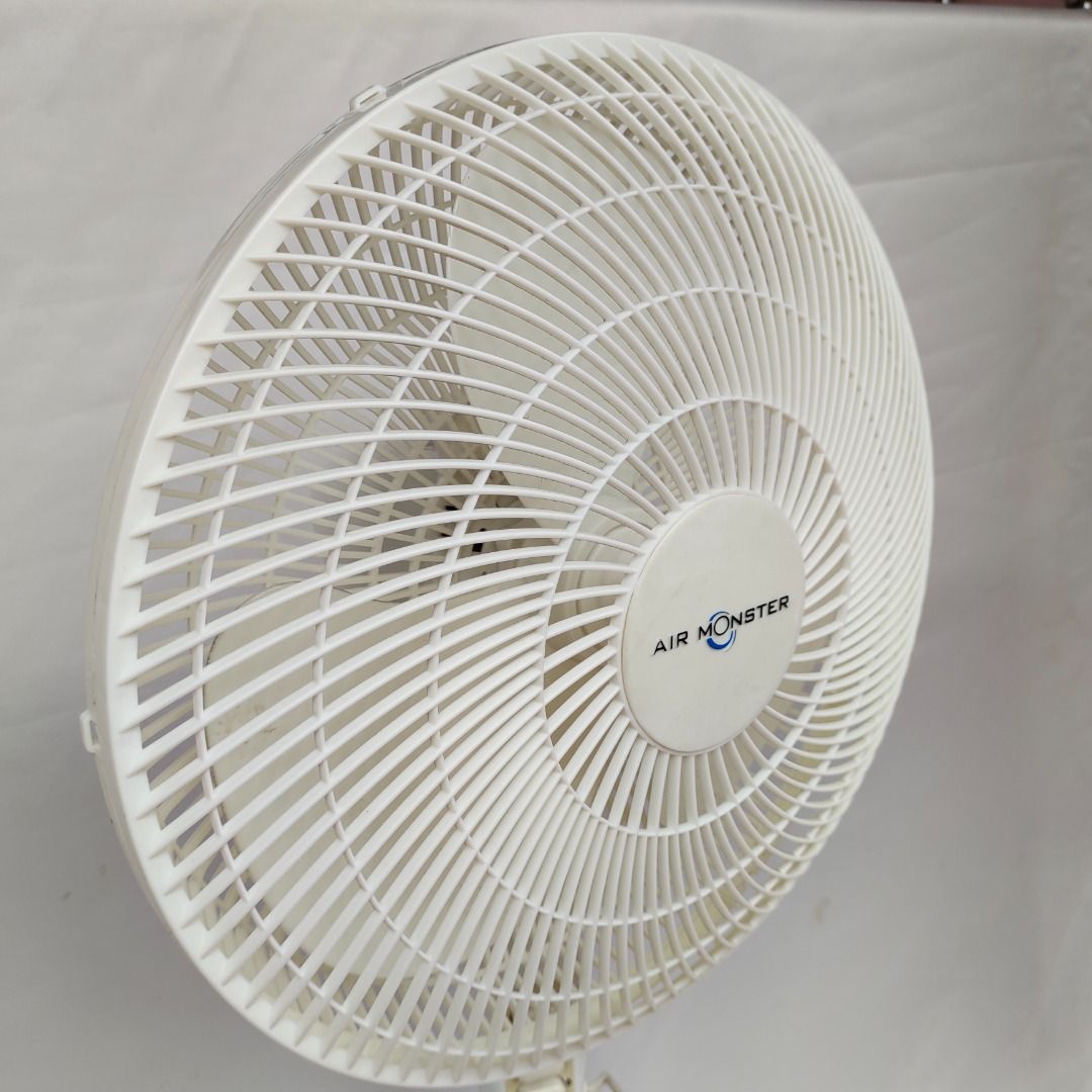 Air Monster 16 Inci Kipas Angin Berdiri 15501 Putih Stand Fan Ada Yg Bagian Patah On Carousell 8585