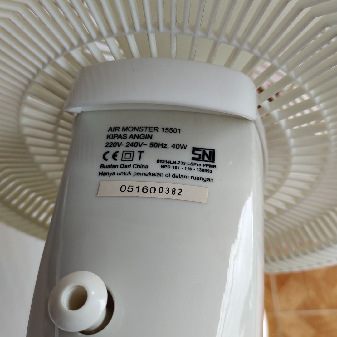 Air Monster 16 Inci Kipas Angin Berdiri 15501 Putih Stand Fan Ada Yg Bagian Patah On Carousell 1569