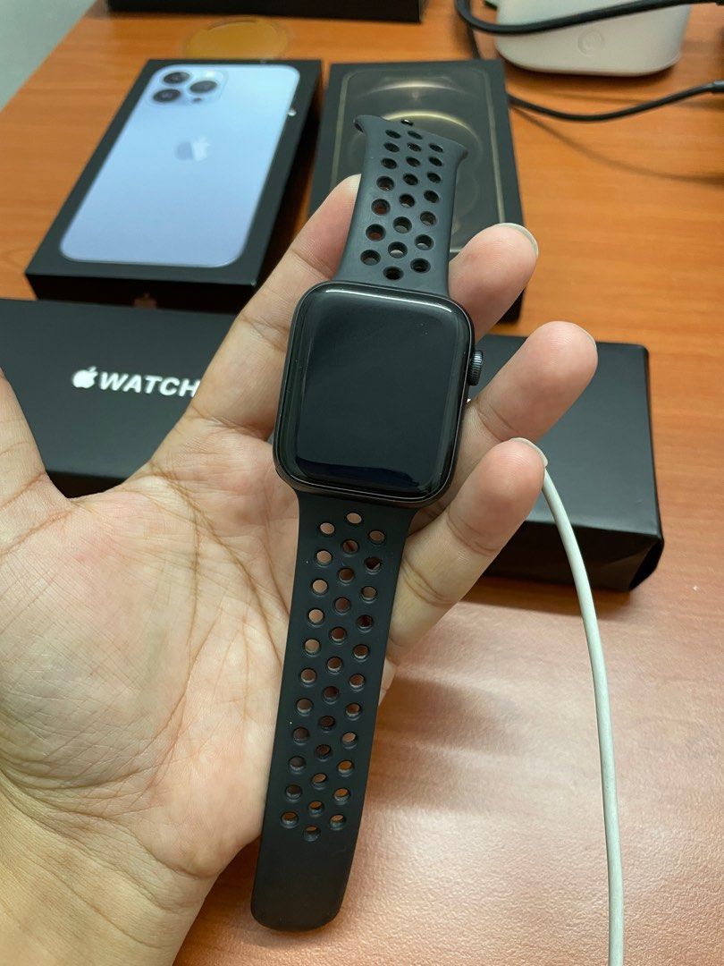 Apple Watch Nike Series 6 44mm GPS and LTE CEL Mobile Phones
