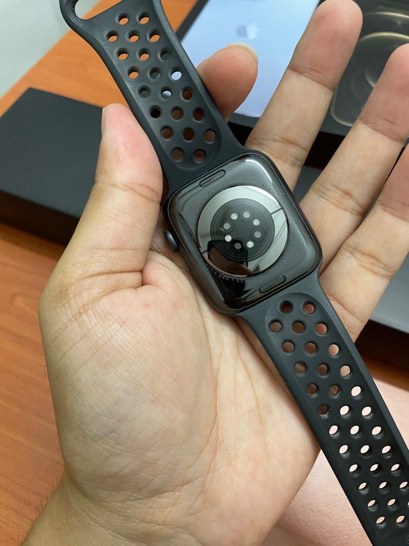 Apple Watch Nike Series 6 44mm GPS and LTE CEL Mobile Phones