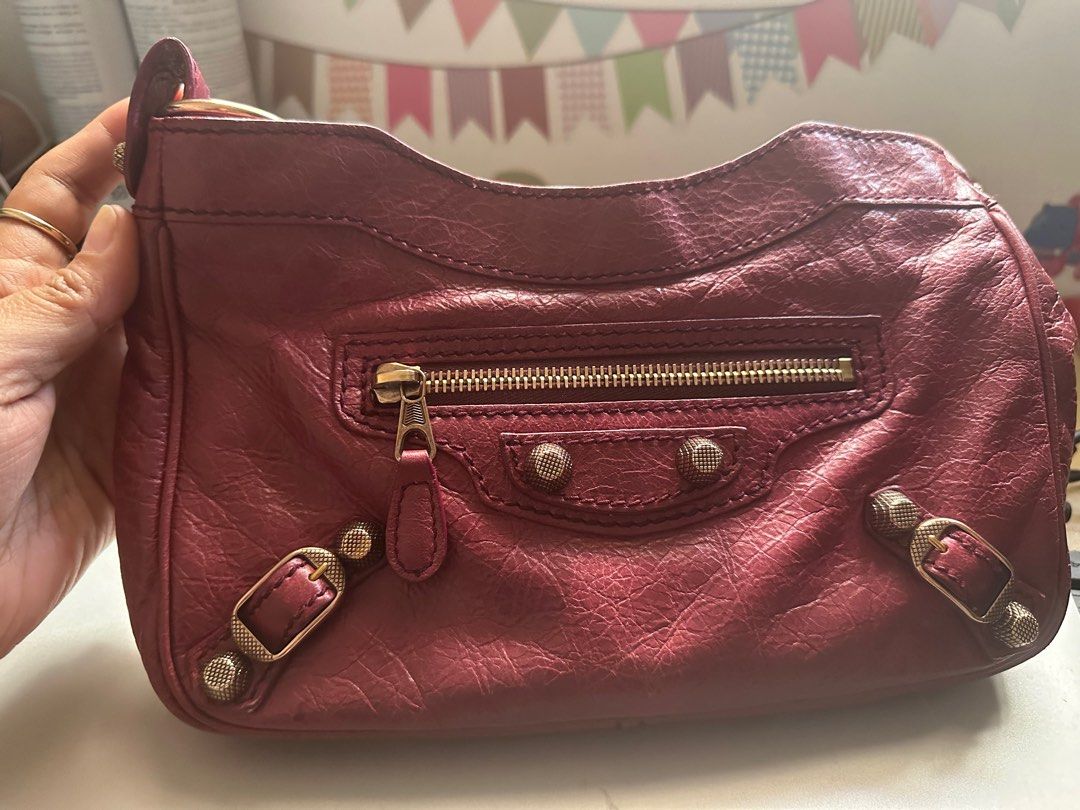 Authentic Balenciaga Hip (Category: Luxury Bags & Wallets) located in Bacoor. Submitted by momandkids (Listing ID 1217230114, Image 1). Description: inclusion: dustbag.