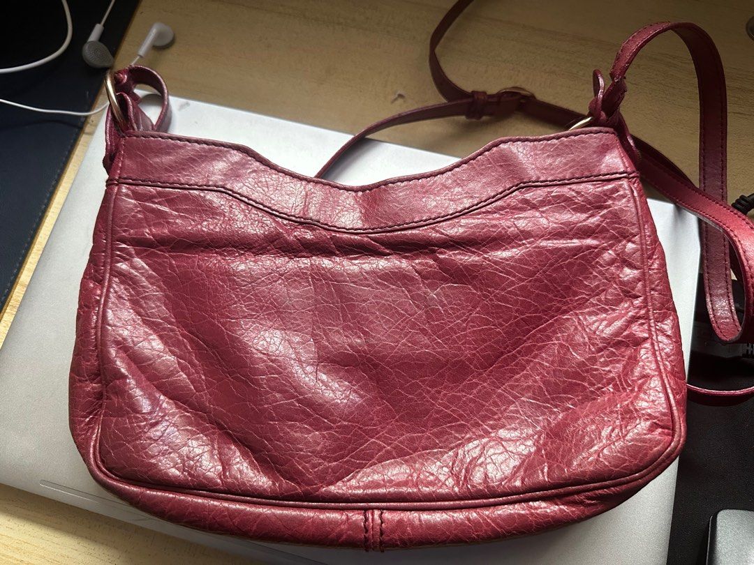 Authentic Balenciaga Hip (Category: Luxury Bags & Wallets) located in Bacoor. Submitted by momandkids (Listing ID 1217230114, Image 2). Description: inclusion: dustbag.