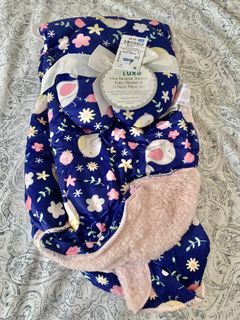 Baby fleece blanket with neck pillow set