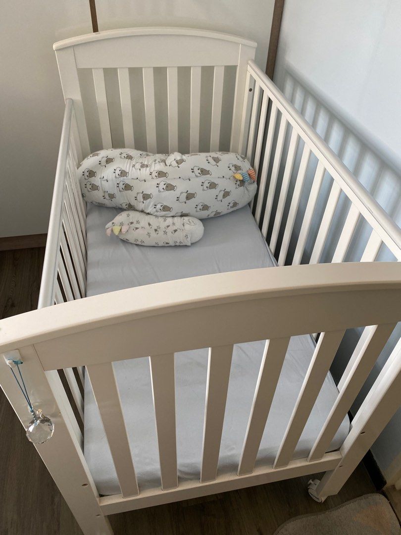 Babyhood classic curve outlet cot 4 in 1