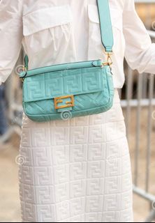 (Category: ) located in . Submitted by HandbagsAddictHere (Listing ID 1217407788, Image 1). Description: .