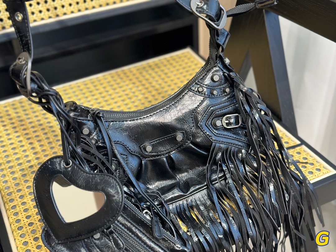 Balenciaga discount dumpling bag
