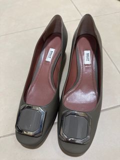 Bally brand new grey heels size 39