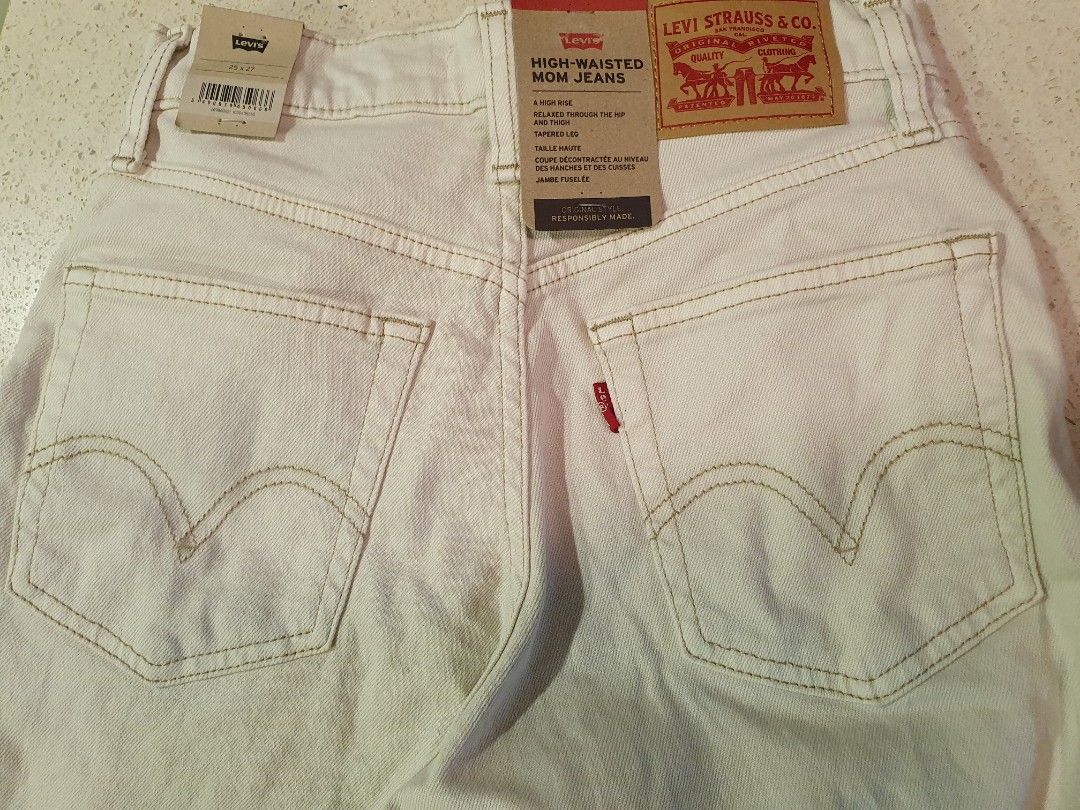 LEVIS HIGH WAIST MOM JEAN