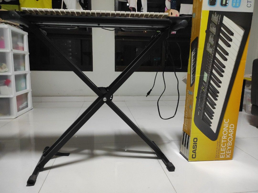 Casio electronic keyboard CTK240, Hobbies & Toys, Music & Media