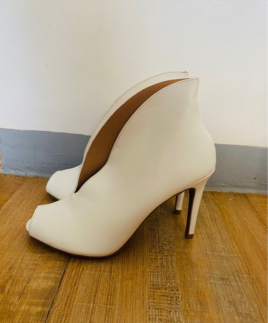 Christian Siriano White boots Women s Fashion Footwear Heels on