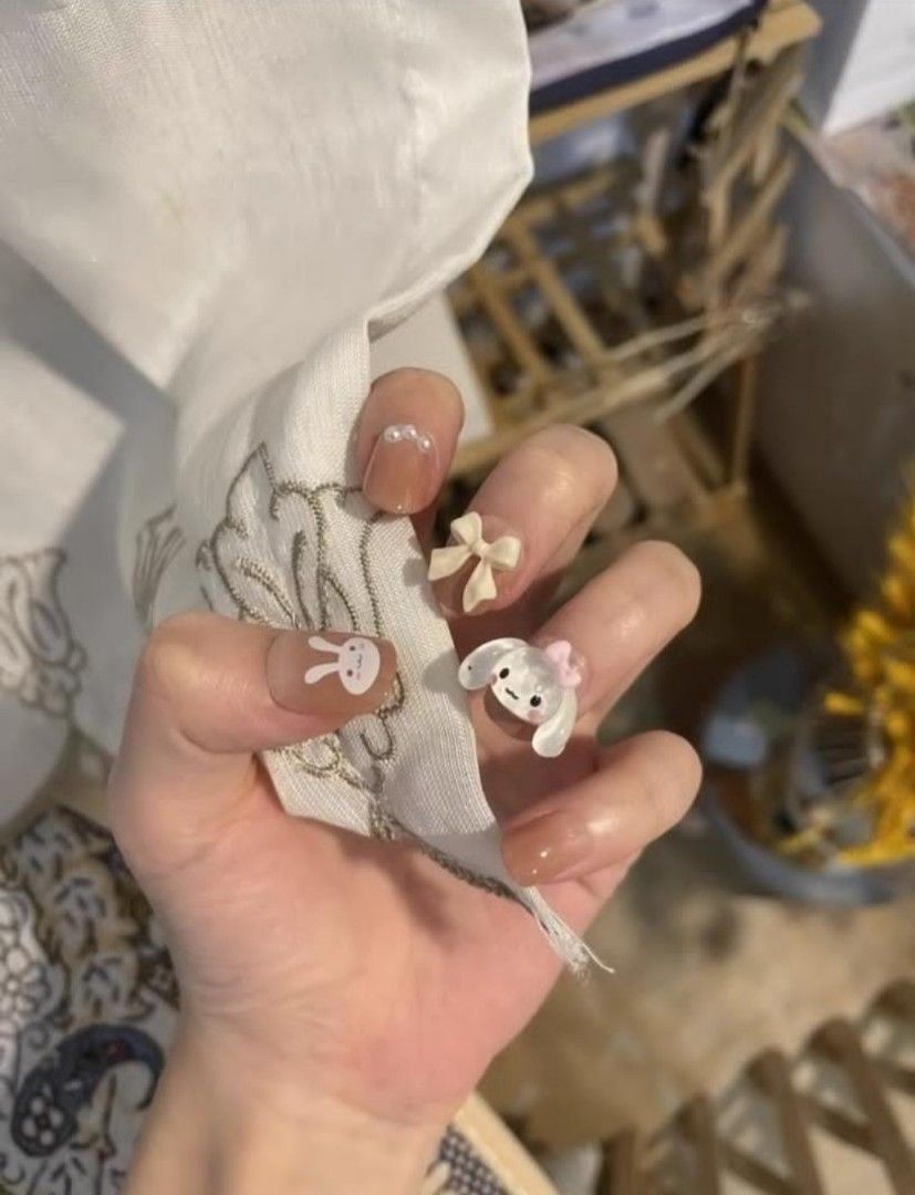 Viral Photo of Baby with Fake Nails Causes Outrage, Netizens Slam Mom for  Giving Child 'Claws' - News18