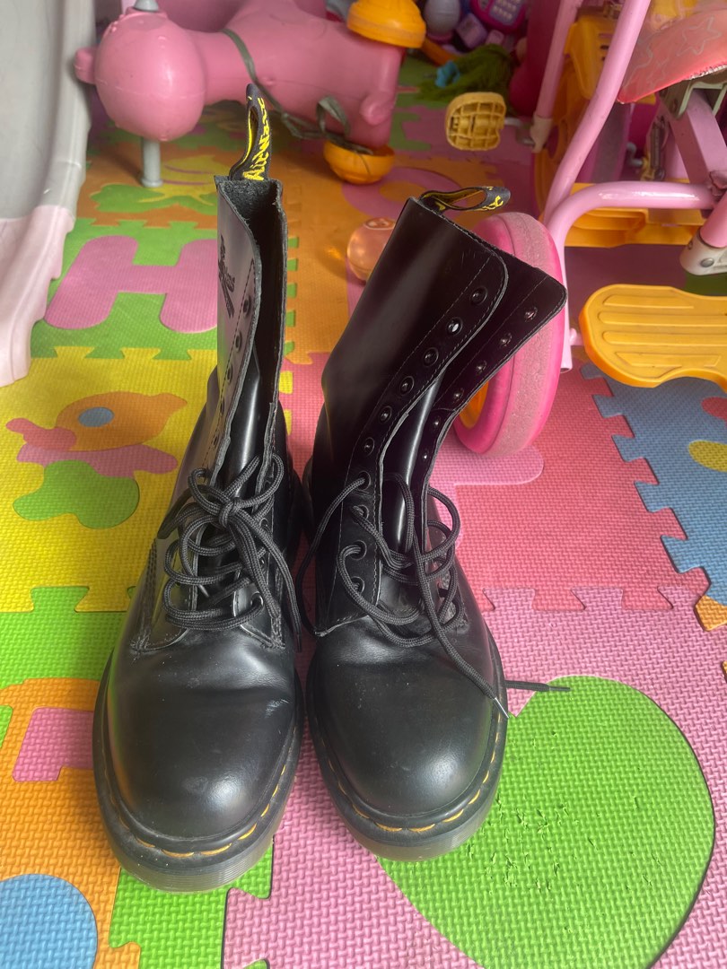 Dr martens, Women's Fashion, Footwear, Boots on Carousell