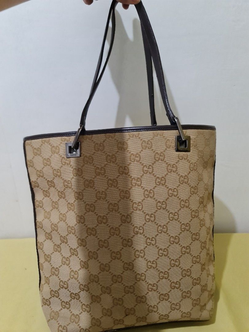Gucci monogram mini tote (Category: Luxury Bags & Wallets) located in San Pablo. Submitted by ShopbyLiz (Listing ID 1217312398, Image 2). Description: in very good like new condition no flaw authenticity not guaranteed.