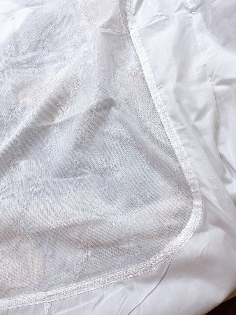 Japan White Futon Cover (Category: Bedding & Towels) located in Cabuyao City. Submitted by charwelle (Listing ID 1217226867, Image 1). Description: Japan source Super white and Quality Futoncover size:150 x 210.