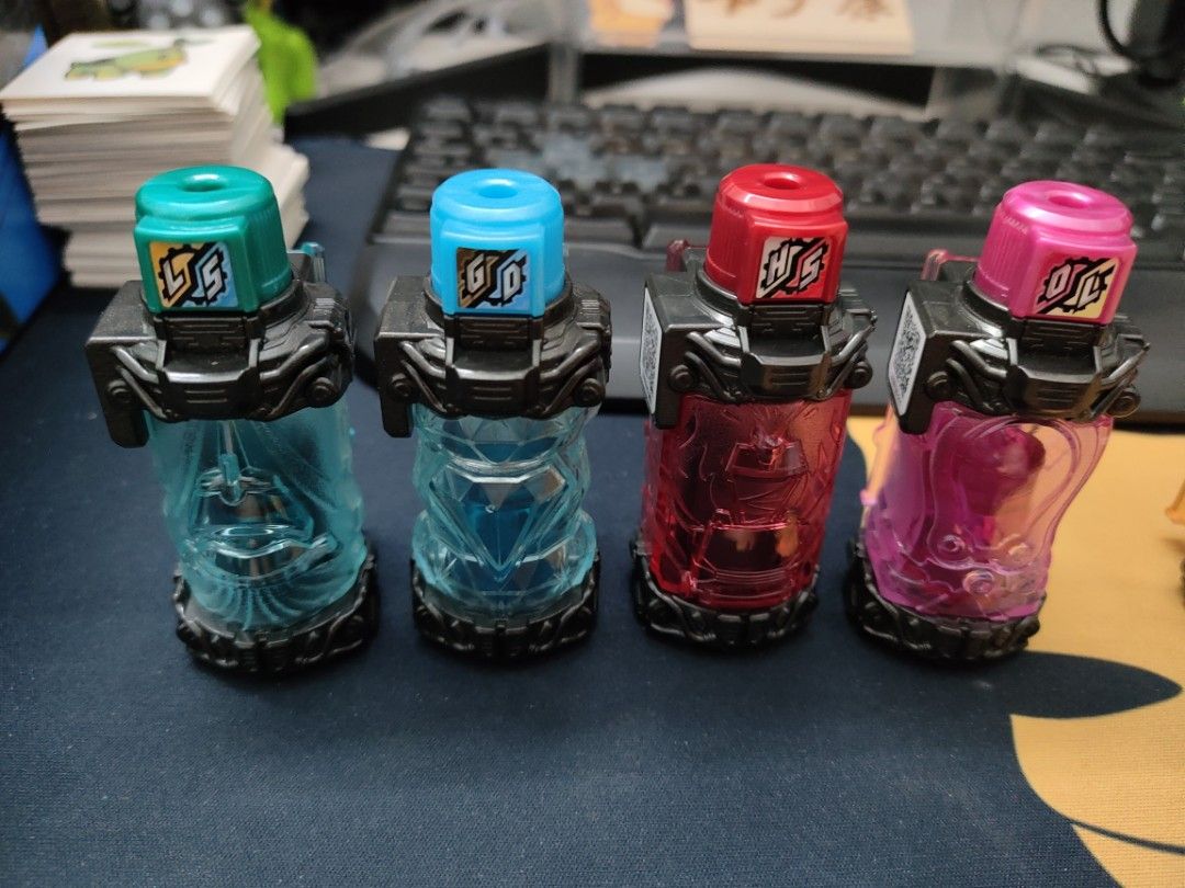 Aazon.co: Bandai Kaen Rider Build DX KaizokuRessha - Juego Copleto De Botellas