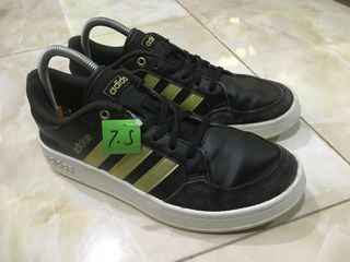 Kasut Adidas 7.5uk RM55