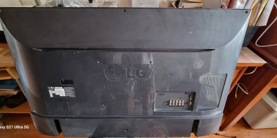 LG 43LF510A (Category: TV) located in Marikina City. Submitted by coketumbler (Listing ID 1217306481, Image 3). Description: RFS: screen issue, only upper half of the screen is working. Last used in 2020. Includes plug and adapter. Remote control is missing For Metro Manila buyers only Payment : GCash Buyer must be responsible for pick up (location noted below).