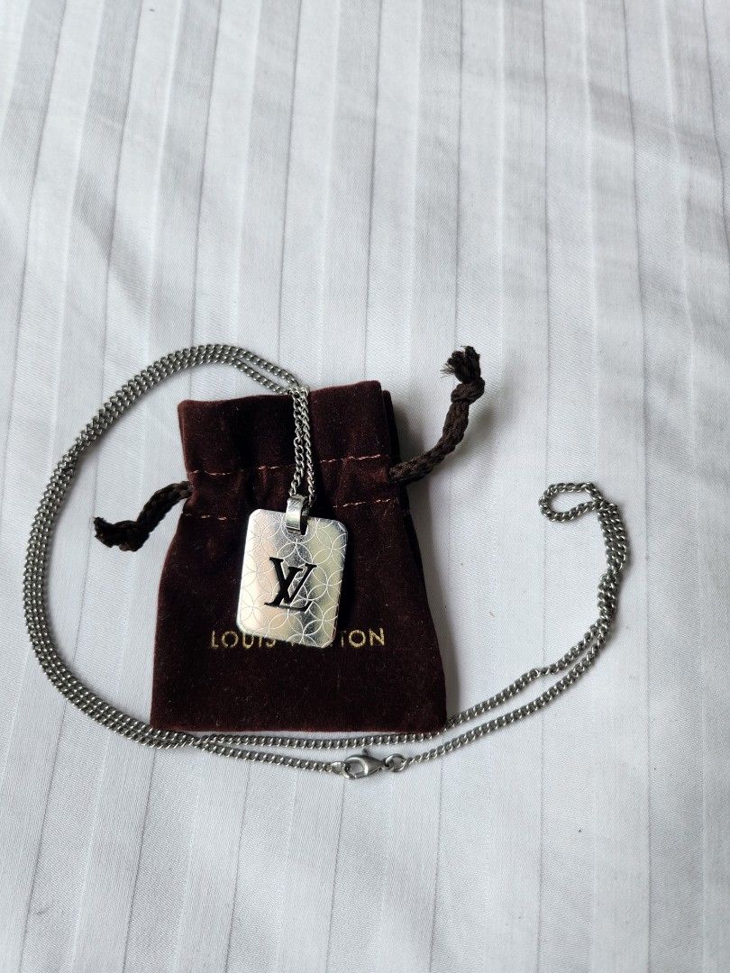 Louis-Vuitton-Pendentif-Champs-Elysees-PM-Necklace-Silver-M65452