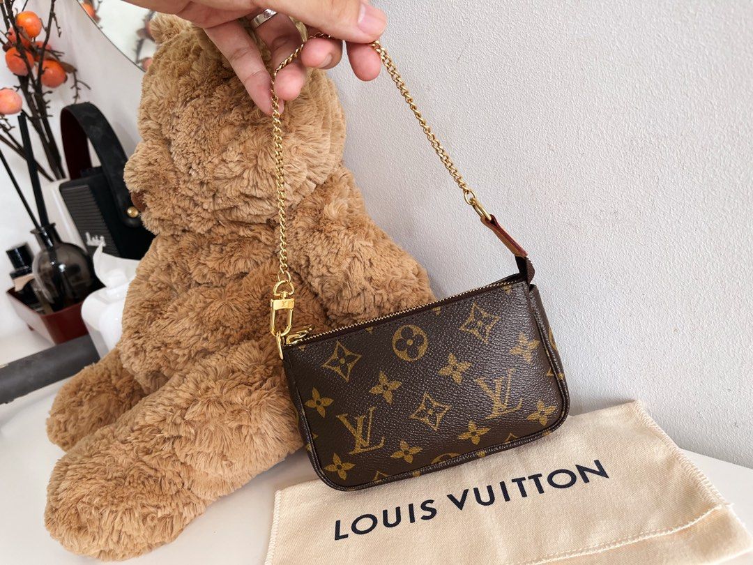 RARE] Louis Vuitton LV Vintage Pochette Delightful Mini Pouch Shoulder  Crossbody Bag, Luxury, Bags & Wallets on Carousell