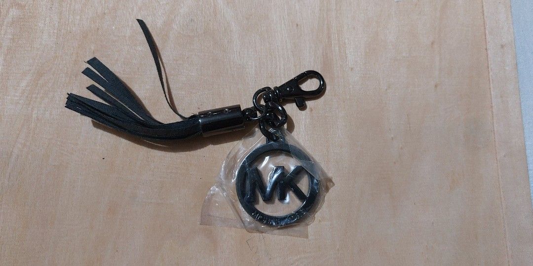 Michael kors hanging logo charm discount