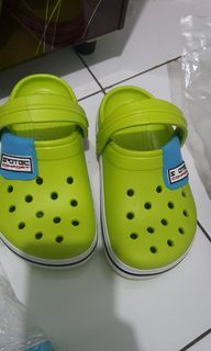 NEW. CROCS hijau size j2 / insole 21cm