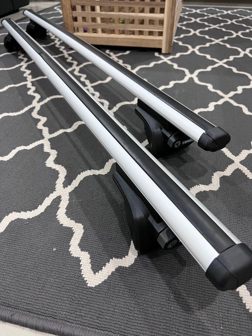 New Old Stock Thule Rack Aero Bar with 757 Foot Pack For VW Tiguan