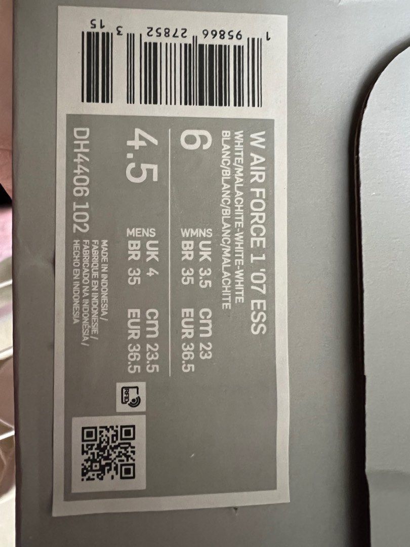 正版！NIKE AIR FORCE 1 `07 ESS WHITE GREEN, 女裝, 鞋, 波鞋- Carousell