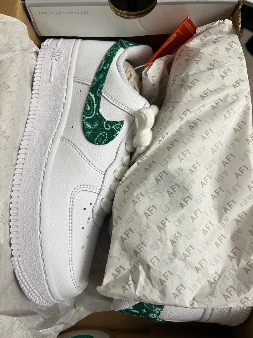正版！NIKE AIR FORCE 1 `07 ESS WHITE GREEN, 女裝, 鞋, 波鞋- Carousell