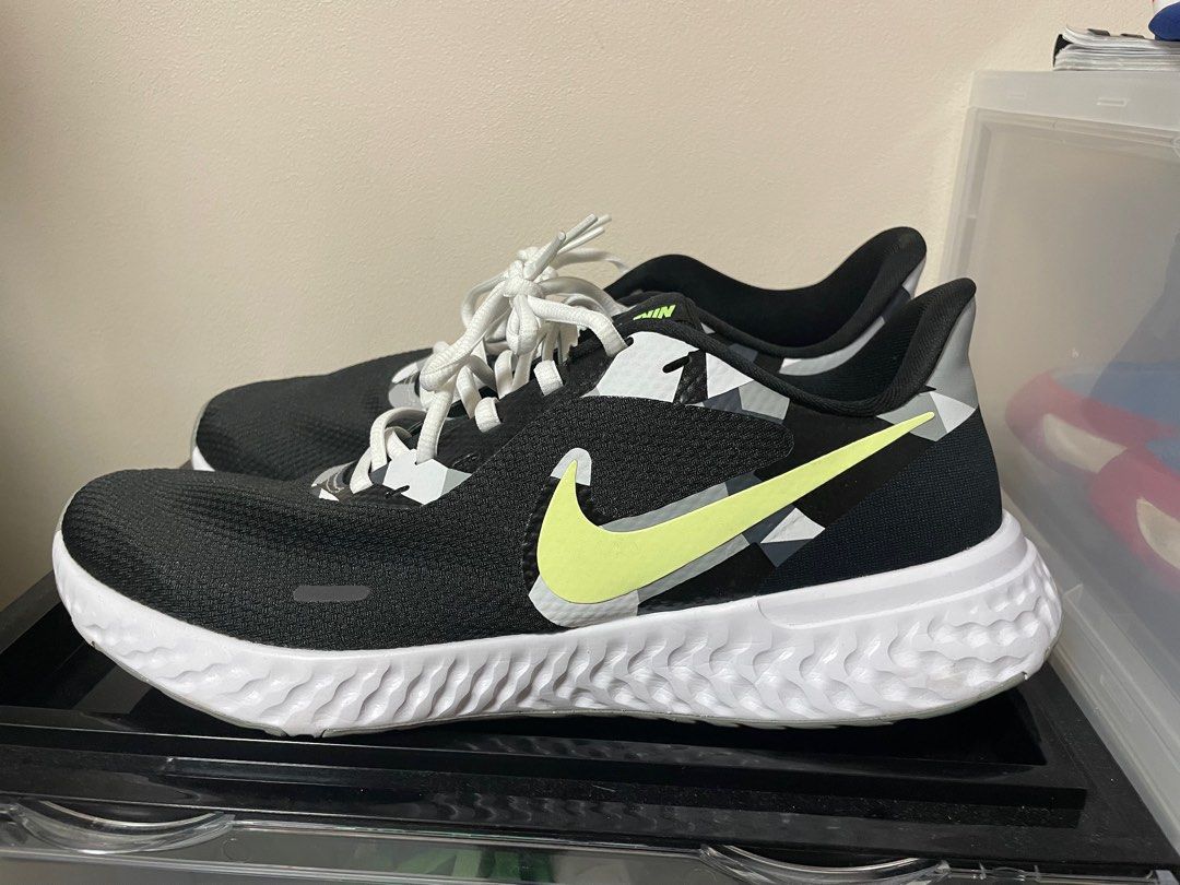 Nike revolution 5 running shoe, Men's Fashion, Footwear, Sneakers on ...