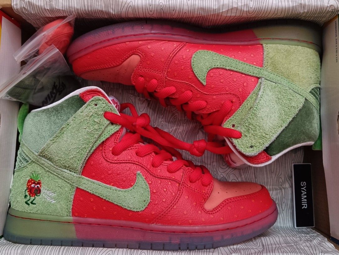 Dunk high sb prm strawberry deals cough