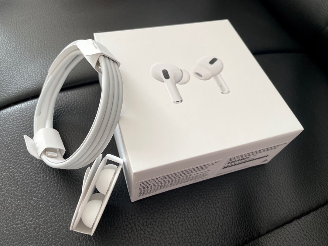 Original Apple Type C lightning cable and ear tips, Audio, Portable ...