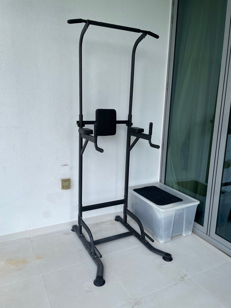 Pull up chin up dip bar station