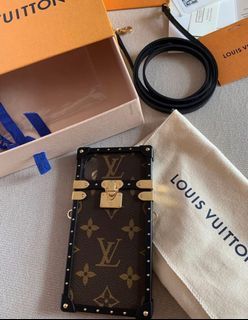 [ FREE SHIPPING] LV Monogram Canvas Square Trunk Design Case For Iphone 15  Pro Max