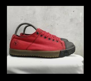 Sepatu dokmar