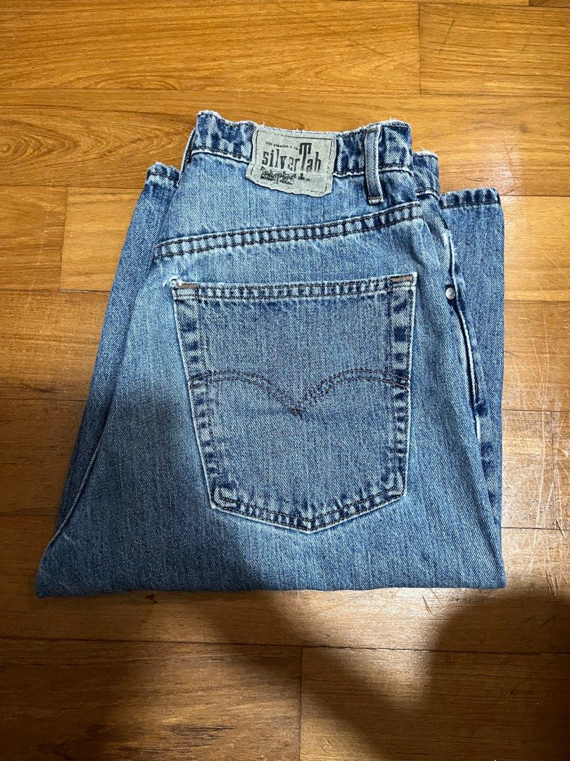 Vintage Levi's SilverTab Baggy Denim Jeans Shorts 32, Men's Fashion,  Bottoms, Jeans on Carousell