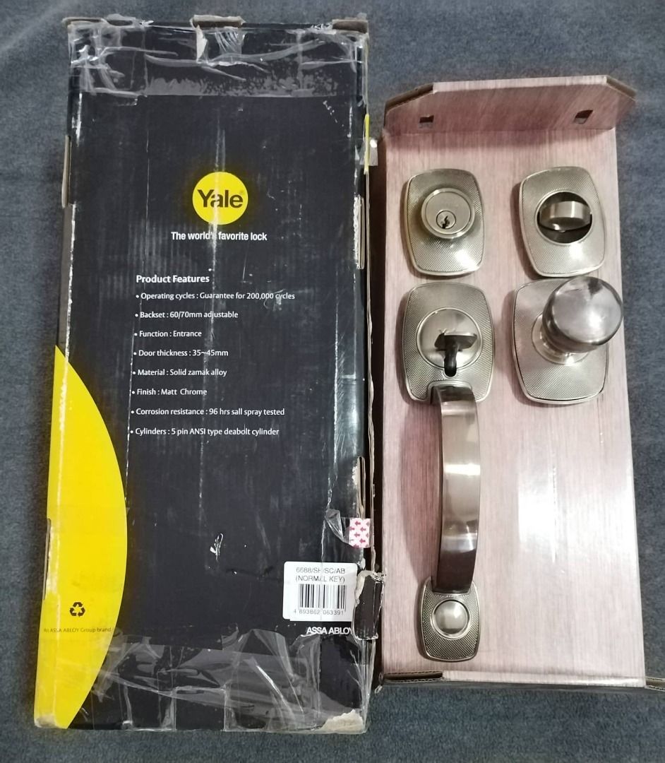 Yale Handle set Entrance Signature, Furniture & Home Living, Security & Locks, Locks, Doors