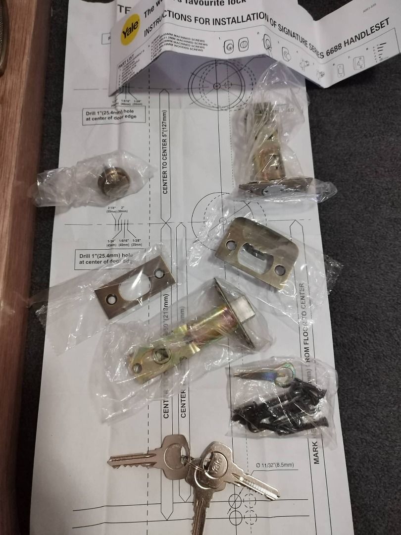 Yale Handle set Entrance Signature, Furniture & Home Living, Security & Locks, Locks, Doors