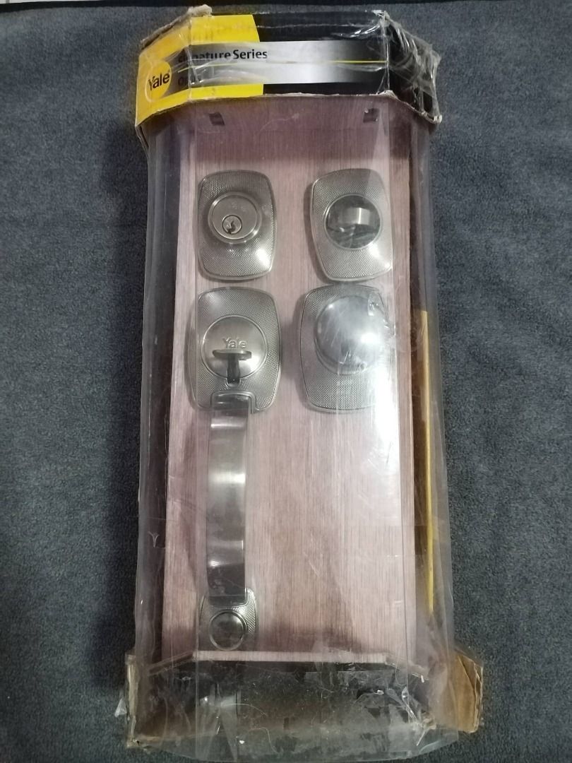 Yale Handle set Entrance Signature, Furniture & Home Living, Security & Locks, Locks, Doors