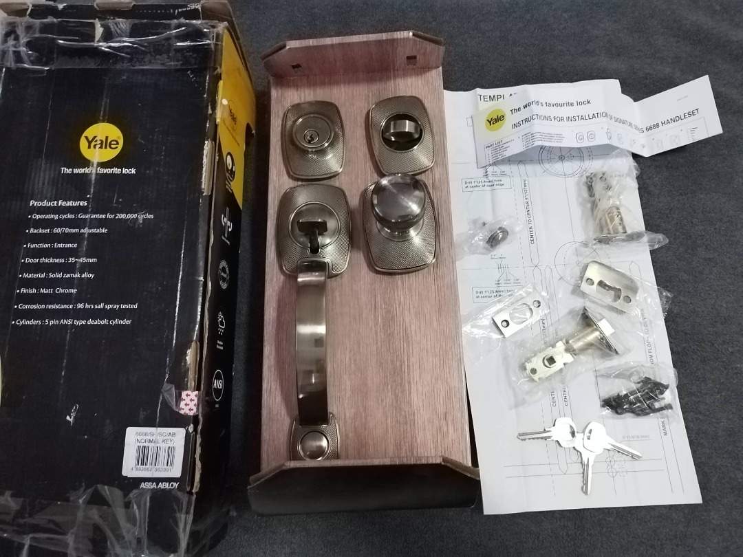 Yale Handle set Entrance Signature, Furniture & Home Living, Security & Locks, Locks, Doors