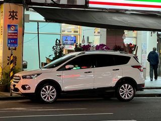 2018 KUGA 2.0 汽油 245HP 旗艦頂級版 貼背休旅車 白色（新車119.8萬）