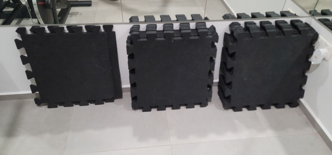 23 X Gym Grade Interlocking Floor Mat Squares, Sports Equipment