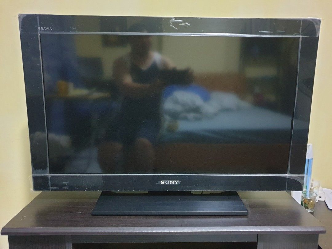 32" Tv Sony Bravia with stand and side table (set), Furniture & Home