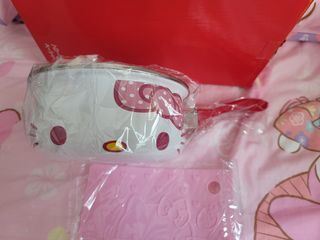 全新 hello Kitty 粉紅色 單柄鍋 鍋具連鍋蓋 及一塊隔熱鍋墊